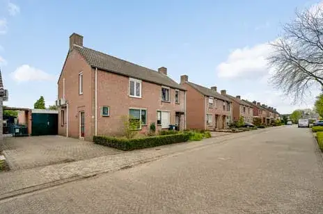 Twee-onder-één-kap te koop: Kanakker 34, Swolgen Swolgen
