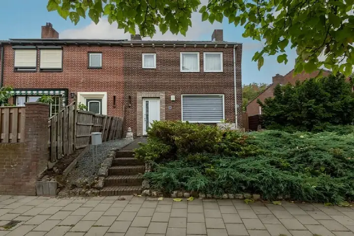 Twee-onder-één-kap te koop: Kanariestraat 3, Heksenberg Heerlen