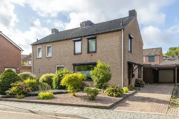 Twee-onder-één-kap te koop: Kanariestraat 6, Eys-Overeys Eys