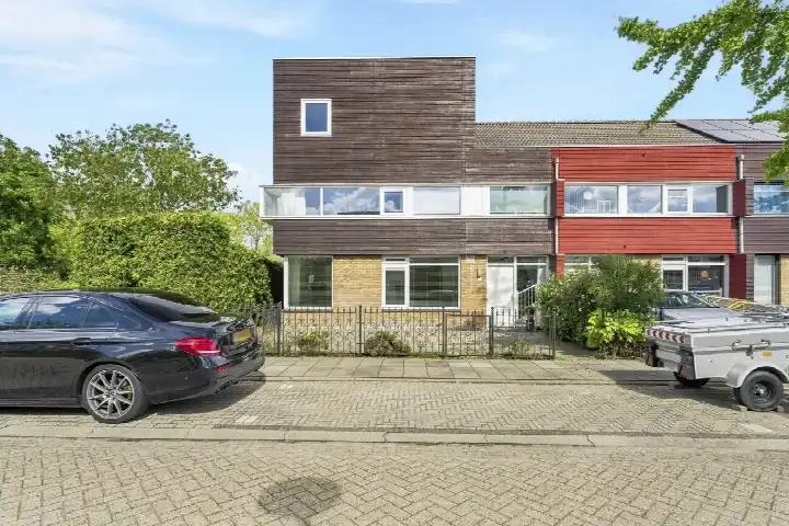 Corner house for sale: Kandinskystraat 1, Tussen de Vaarten Z.- Midden west Almere