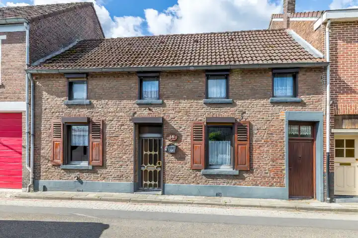 Tussenwoning te koop: Kanunnik Van Nuijsstraat 36, Schinveld Schinveld