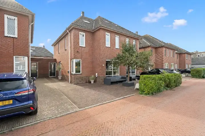 Tussenwoning te koop: Kapelmuur 14, Muren Houten
