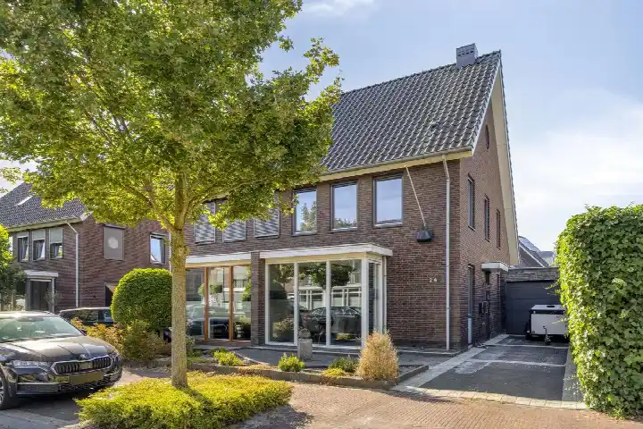 Hoekwoning te koop: Kapitein Wielmanlaan 24, De Schans en Oude Molen Halsteren