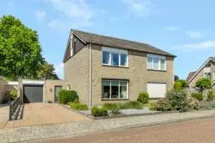 Twee-onder-één-kap te koop: Kardinaal Alfrinklaan 143, Nautena-noord/Havenstraat Nijkerk