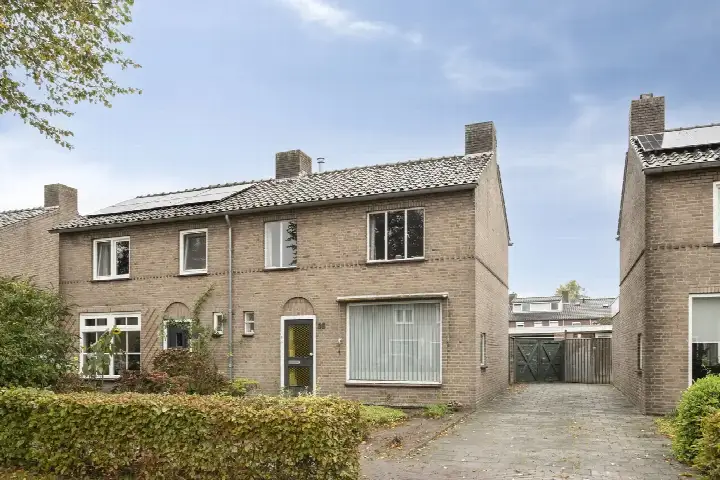 Twee-onder-één-kap te koop: Karel Doormanlaan 36, Oirschot-Centrum Oirschot