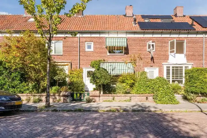 Terraced house for sale: Karel Doormanlaan 7, Zeeheldenbuurt Oegstgeest