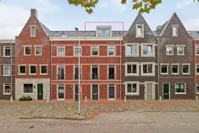 Terraced house for sale: Karel Doormanstraat 23, Oud-Beijerland Zeeheldenwijk Oud-Beijerland