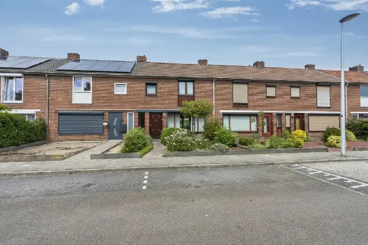 Tussenwoning te koop: Karolingenstraat 44, Wittevrouwenveld Maastricht