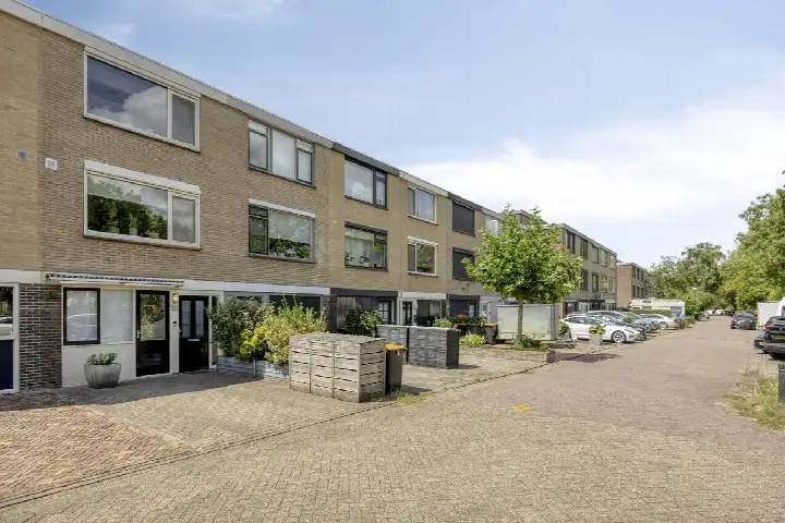Tussenwoning te koop: Karolingersweg 142, De Heul Wijk Bij Duurstede