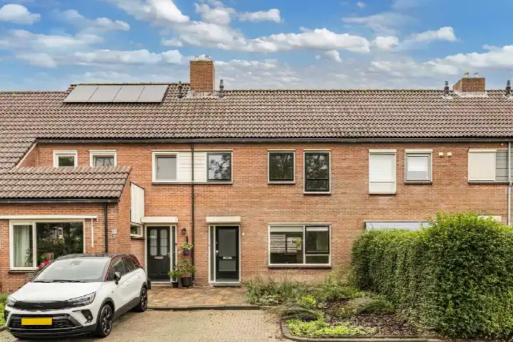 Terraced house for sale: Karveel 18, Franeker Hamburgerrak en st Want Franeker