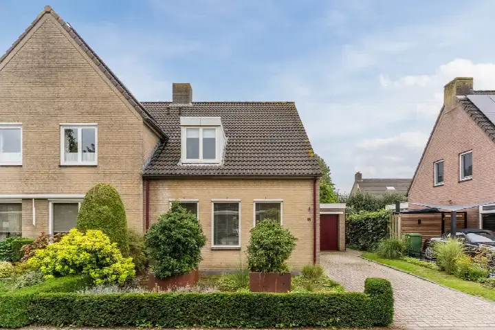 Semi-detached for sale: Karwijveld 13, Bunderse Hoek Noord Veghel