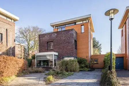 Twee-onder-één-kap te koop: Kastanjehof 10, Velp-Zuid beneden spoorlijn Velp