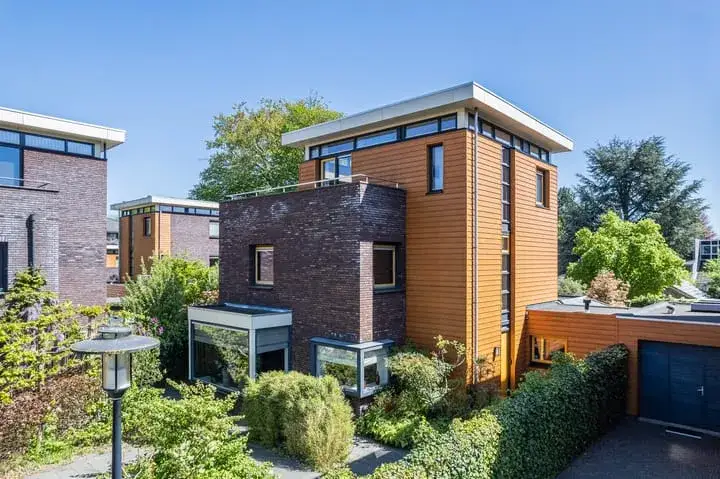 Twee-onder-één-kap te koop: Kastanjehof 10, Velp-Zuid beneden spoorlijn Velp (Ge)