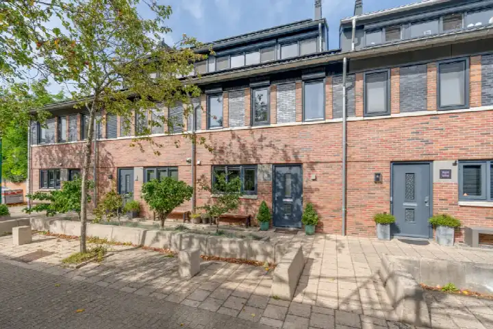Tussenwoning te koop: Kastanjehout 21, Houten Houten