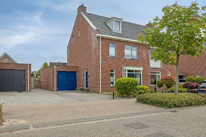 Twee-onder-één-kap te koop: Kastanjelaan 198, De Schans en Oude Molen Halsteren