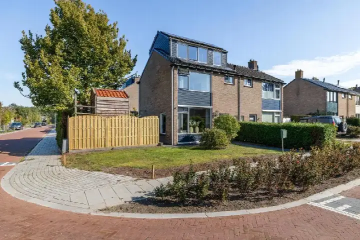 Twee-onder-één-kap te koop: Kastanjelaan 2A, Westlaren Zuidlaren