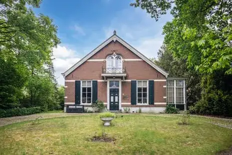 Vrijstaande woning te koop: Kastanjelaan 9, Velp-Zuid beneden spoorlijn Velp (Ge)