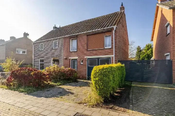 Twee-onder-één-kap te koop: Keerweg 38, Buchten Buchten