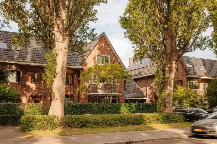 Tussenwoning te koop: Keizer Karelweg 393, Elsrijk West Amstelveen