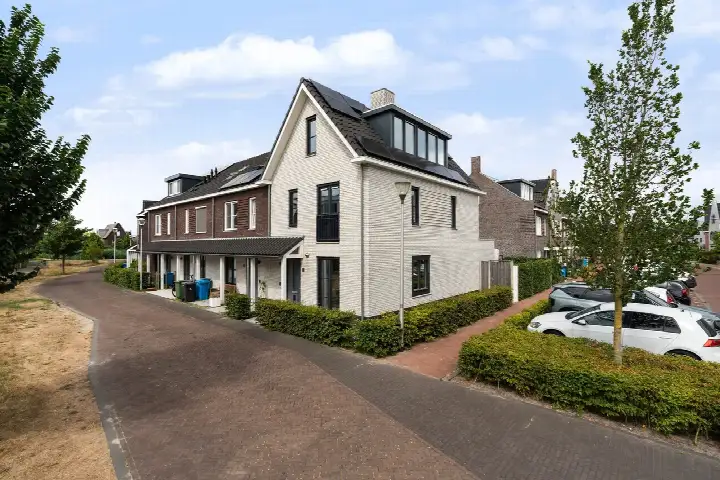 Corner house for sale: Keizersmantelzoom 15, Keijzershof Boszoom Pijnacker