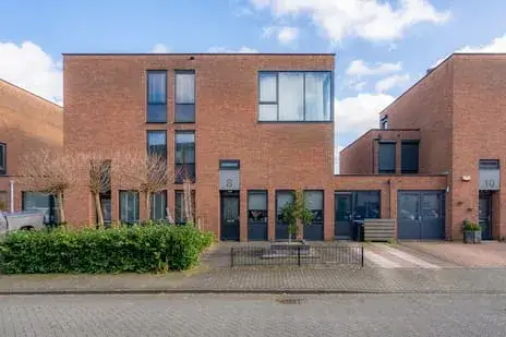 Tussenwoning te koop: Kennemerpoort 8, Nieuw-Vennep Getsewoud Noord Nieuw-Vennep