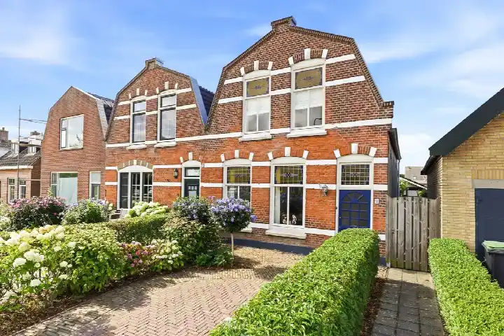 Corner house for sale: Kerkhoflaan 4, Koudekerke Koudekerke