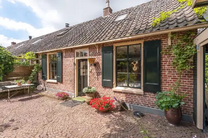 Hoekwoning te koop: Kerklaan 25, Laren-Centrum Laren