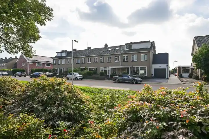 Terraced house for sale: Kerklaan 42, Uitbreiding West Leimuiden