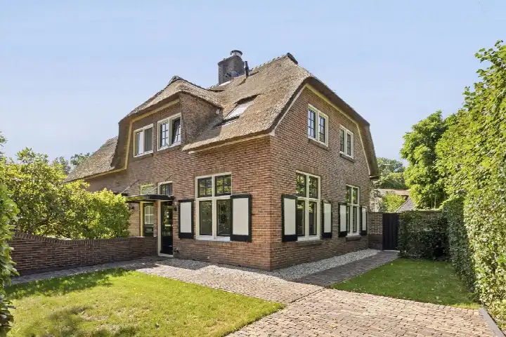 Semi-detached for sale: Kerklaan 48, Laren-Centrum Laren