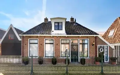Corner house for sale: Kerkpad 12, Hallum Hallum