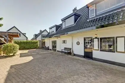 Twee-onder-één-kap te koop: Kerkplein 10, Dorp Hendrik-Ido-Ambacht