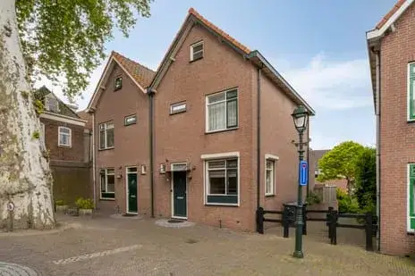 Semi-detached for sale: Kerkplein 2, Meerkerk kern Meerkerk