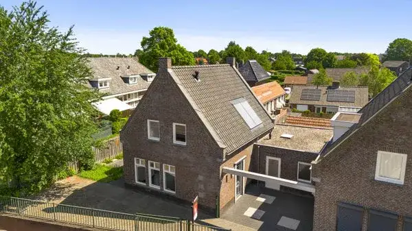 Corner house for sale: Kerkplein 8B, Kern Neer Neer