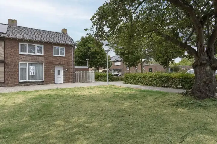 Tussenwoning te koop: Kerkstraat 138, Keent Weert