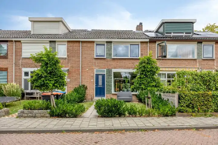 Tussenwoning te koop: Kerkstraat 16, Beatrixstraat Poortugaal