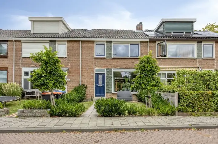 Tussenwoning te koop: Kerkstraat 16, Beatrixstraat Poortugaal