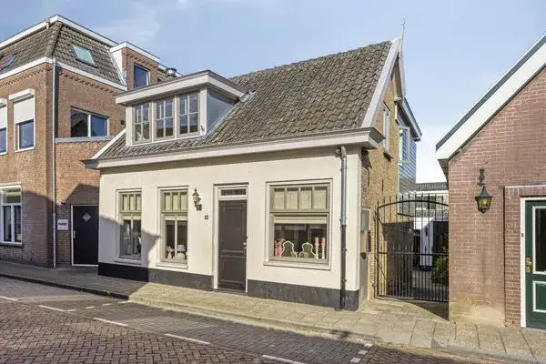 Detached house for sale: Kerkstraat 19, Groot-Ammers-Dorp Groot-Ammers