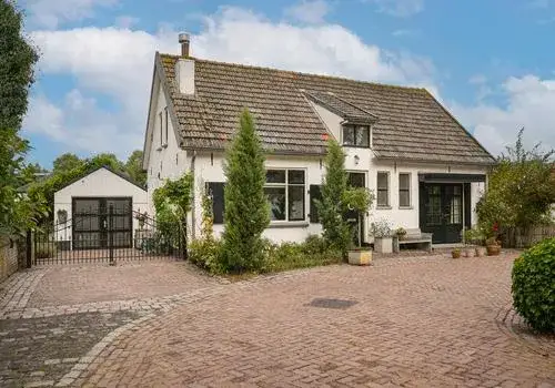 Vrijstaande woning te koop: Kerkstraat 4, Batenburg Batenburg