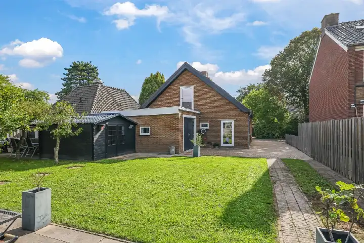Detached house for sale: Kerkstraat 44, Kern Randwijk Randwijk