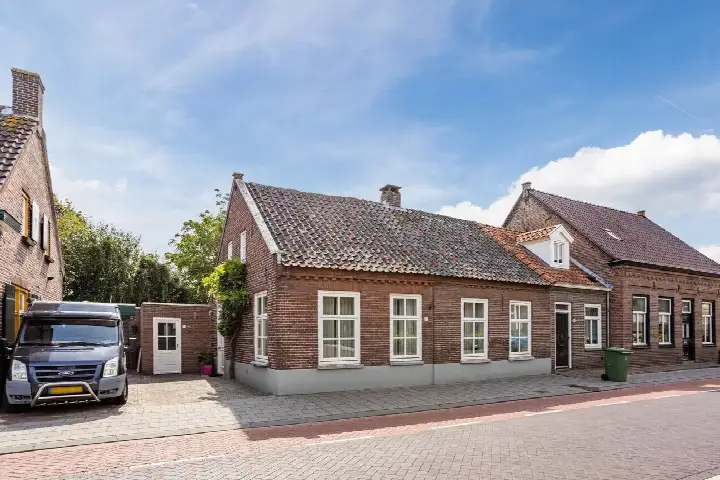 Corner house for sale: Kerkstraat 52, Empeldonk Erp