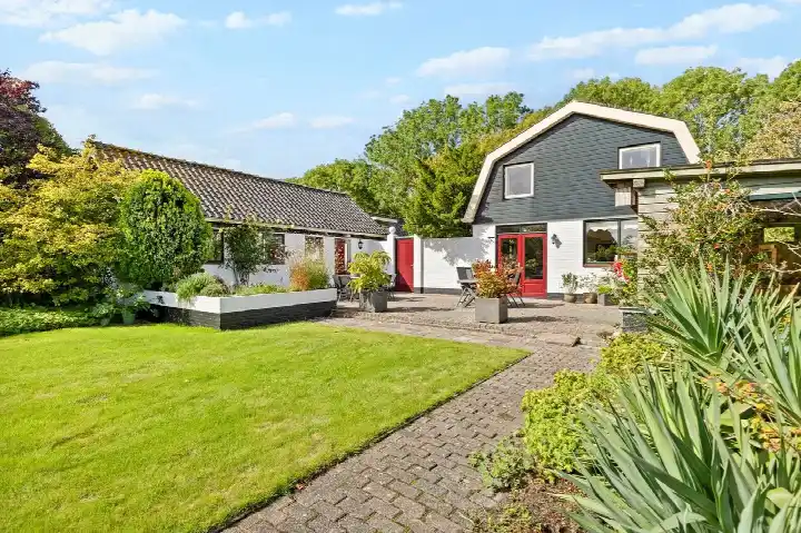 Vrijstaande woning te koop: Kerkstraat 75, Waarland (woonkern) Waarland