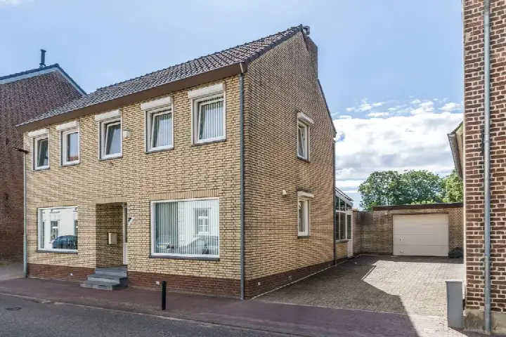Vrijstaande woning te koop: Kerkstraat 80, Groot-Doenrade Doenrade