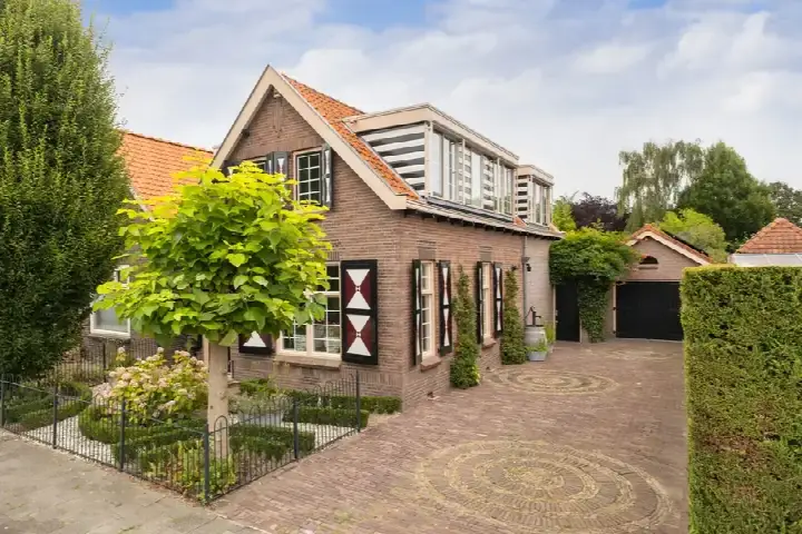 Vrijstaande woning te koop: Kerkweg 195, Oost Ridderkerk