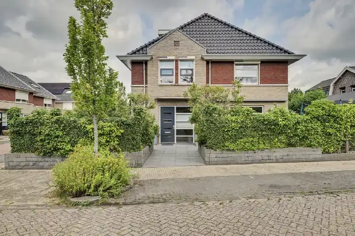 Hoekwoning te koop: Kerkweg 50A, Wielwijk-noord Hardinxveld-Giessendam