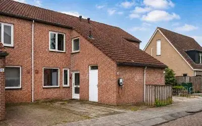 Tussenwoning te koop: Kievit 24, Vrijhoeve Sprang-Capelle