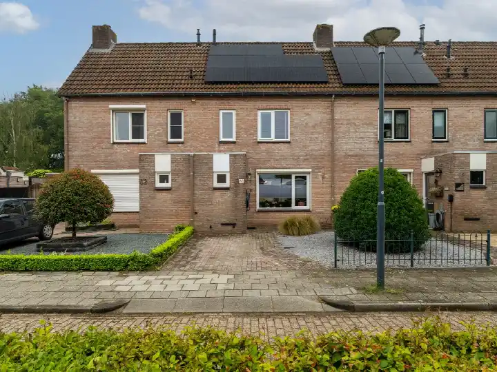 Tussenwoning te koop: Kievit 60, Vrijhoeve Sprang-Capelle