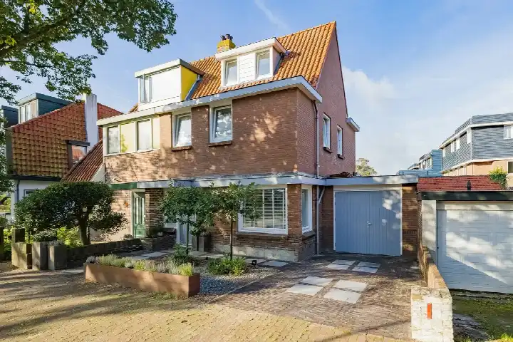 Semi-detached for sale: Kievitlaan 19, Vogelbuurt Ijmuiden
