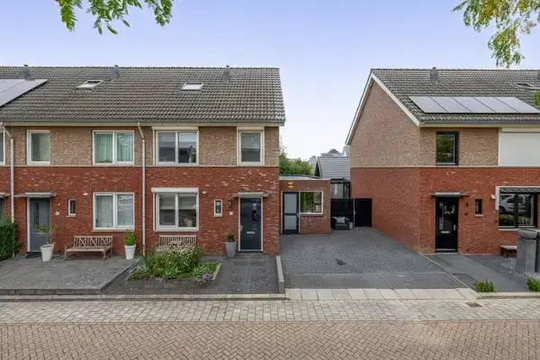 Hoekwoning te koop: Kievitstraat 17, Piershil Woonkern Piershil