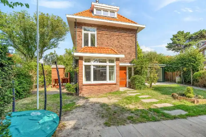 Twee-onder-één-kap te huur: Kiplaan 30, Vogelwijk 'S-Gravenhage