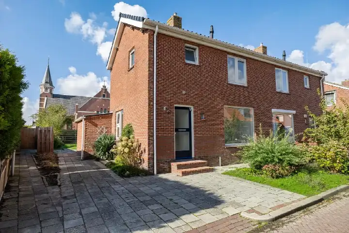 Twee-onder-één-kap te koop: Klaas Luidensstraat 1, Ulrum Ulrum